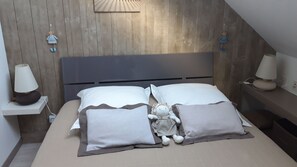 2 slaapkamers, een strijkplank/strijkijzer, reisbedje, gratis wifi