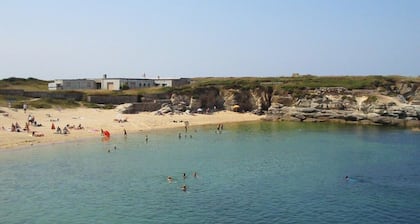 Fisherman's house, on the port of Kerroch, 3 minutes' walk from the beach!