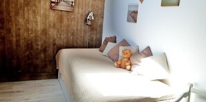 2 bedrooms, iron/ironing board, travel crib, free WiFi