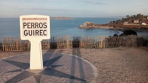 A sign with "PERROS GUIREC" and coordinates "N 786º COTES du NORD N 786º".
