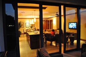 Interior - Luxury Ko Olina Beach Villa with direct beach view. Sleeps 6. (Kapolei)