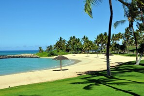 On the beach - Luxury Ko Olina Beach Villa with direct beach view. Sleeps 6. (Kapolei)