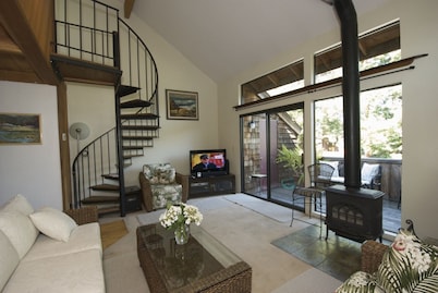 Peaceful Seabright Townhome Retreat Near Boardwalk & Yacht Harbor