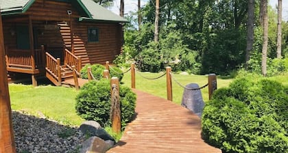 Uusi listaus!Kaunis hirsimökki lähellä Devil`s Lakea.