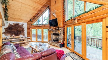 Smart TV, fireplace, DVD player, table tennis