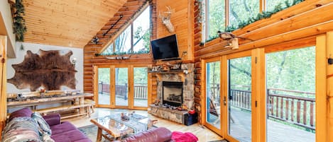 Smart TV, fireplace, DVD player, table tennis