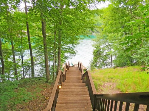 Fishing, boating, ATV riding, fall foliage & bird watching Oct & Nov available