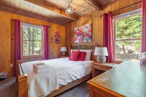 4 habitaciones, tabla de planchar con plancha y cuna de viaje