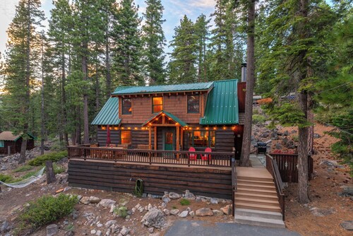 The Greenleaf Lodge - Old Tahoe Charm with modern upgrades, walk to the lake!