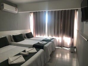 Minibar, wifi gratis y ropa de cama