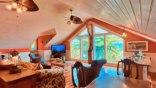 Living area - Beautiful Bay Front Key Largo Home - Water Views - AMAZING SUNSETS (Key Largo)