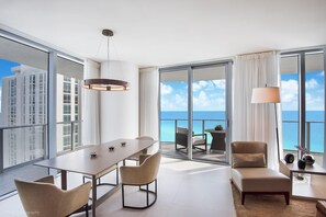 Dining - Oceanfront condo w/ pools & hot tub (Hollywood)