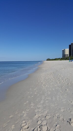 Beach nearby, sun-loungers, beach towels