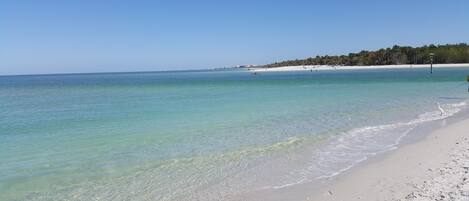 Beach nearby, sun loungers, beach towels