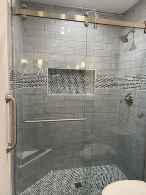 Combined shower/tub, hair dryer, towels, soap