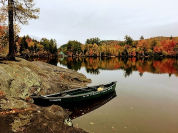 Foto von Komfortable Mountain Lodge am See mit nahegelegenen Wanderwegen - in der Nähe von Lincoln, Franken