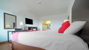 Habitación, 2 camas Queen size | Escritorio, tabla de planchar con plancha y wifi gratis