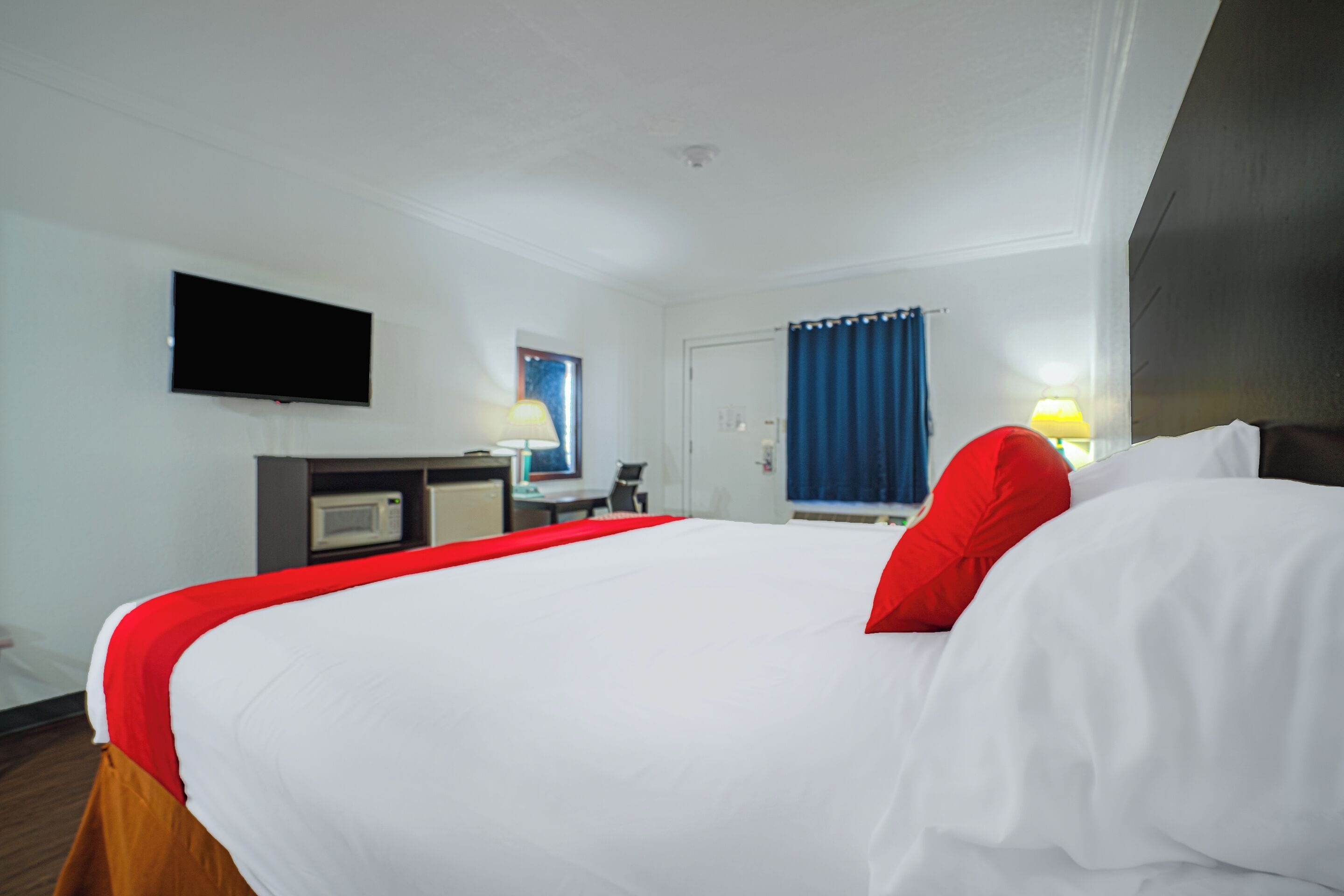 Bàn, bàn ủi/dụng cụ ủi quần áo, truy cập Internet không dây miễn phí 