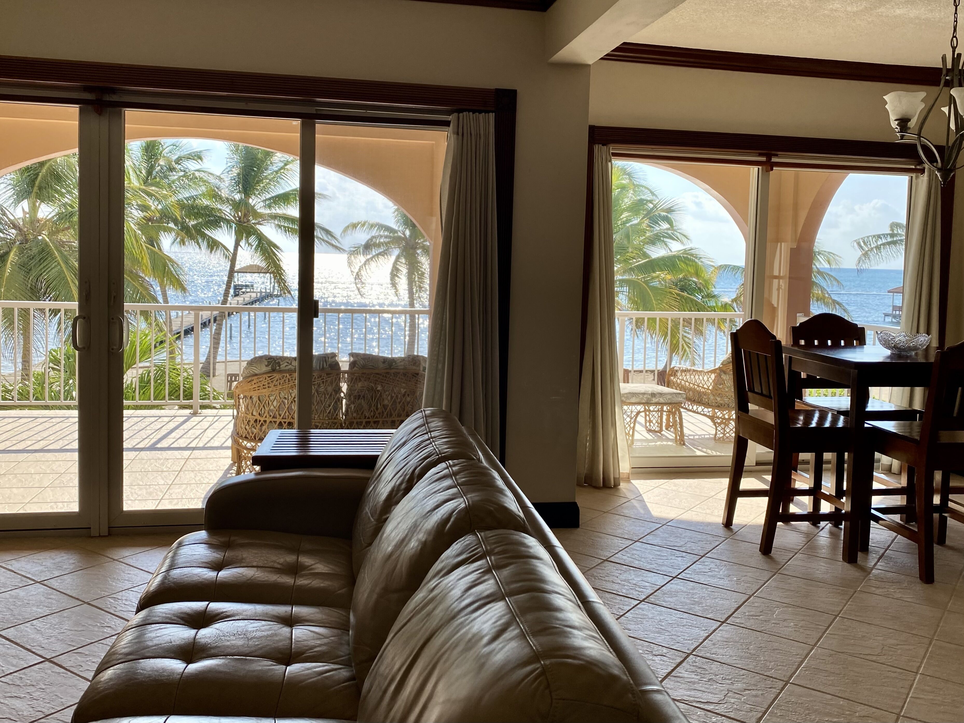 Smart TV, DVD player, books, offices