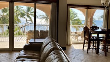 Smart TV, DVD player, books, offices