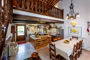 Dining - Casa Emma, Near Cortona, Private Pool. BBQ, Stunning views, BBand,Relax, enjoy! (Cortona)