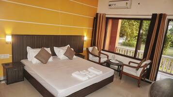 Luxury Double Room, 1 King Bed, Smoking, Garden View | Memory-foam beds, desk, laptop workspace, blackout curtains