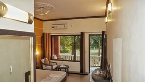 Luxury Double Room, 1 King Bed, Smoking, Garden View