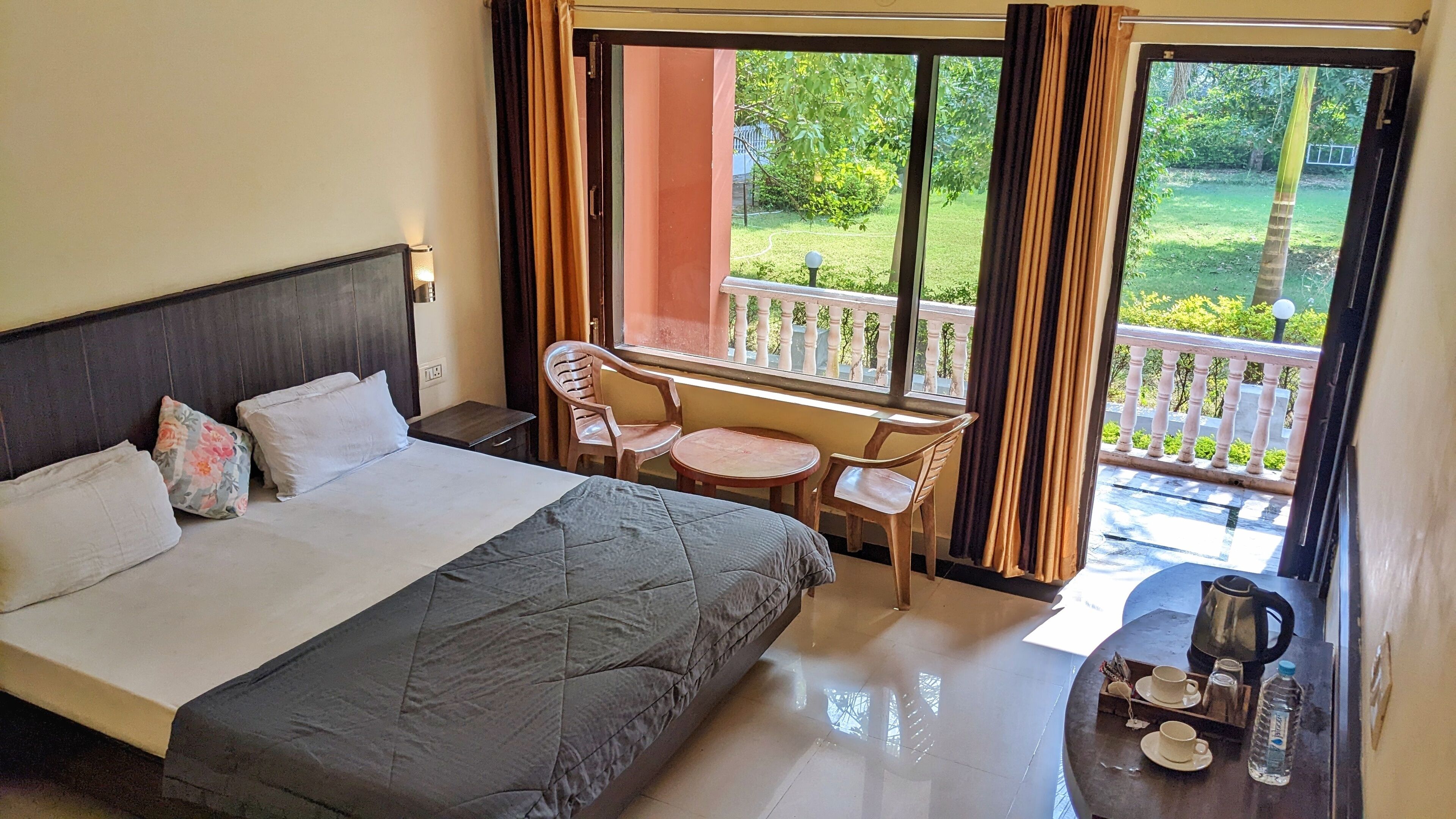 Luxury Double Room, 1 King Bed, Smoking, Garden View | Memory foam beds, desk, laptop workspace, blackout drapes