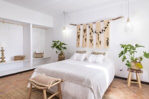 6 bedrooms, iron/ironing board, free WiFi, bed sheets