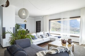 Fernseher, DVD-Player, Stereoanlage