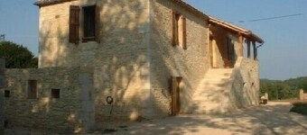 Willkommen bei geschlossen vom mayne,Bauernhof des quercy in der Mitte des Walde