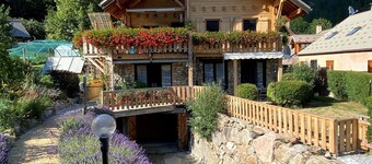3 *, spacious cottage, on the ground floor of the chalet with superb view of the Réallon valley,