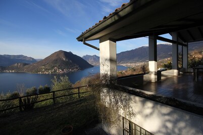 Private villa with breathtaking view of Lake Iseo - Sulzano
