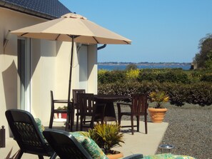 Outdoor dining - Single Storey house, two bedrooms, GR34, TV, WIFI, sea peach (Pleubian)