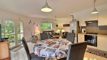 Geladeira, micro-ondas, fogão, cooktop