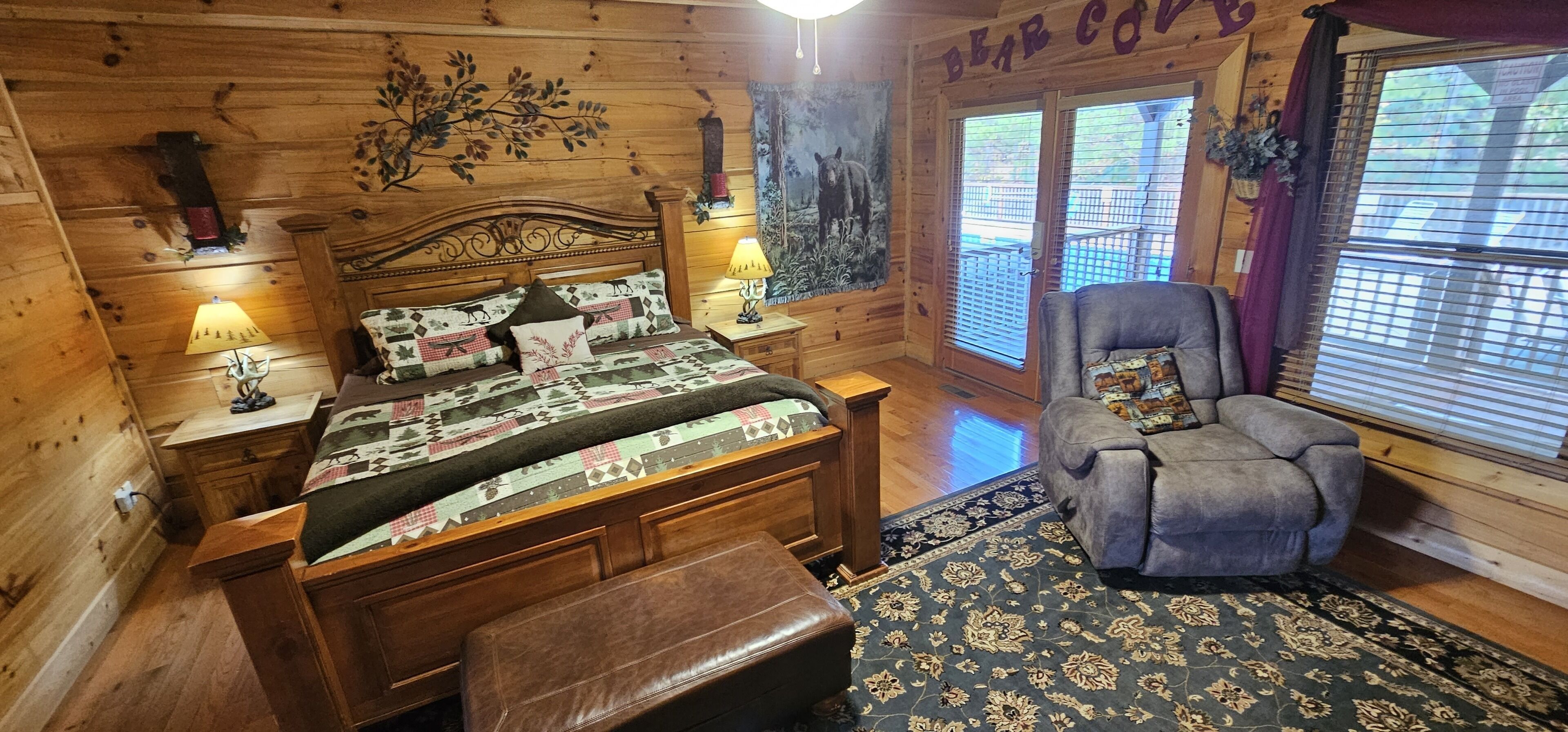 6 Schlafzimmer, Betten mit Memory-Foam-Matratzen, Bügeleisen/Bügelbrett