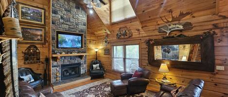 TV connectée, cheminée, baby-foot, table de tennis de table