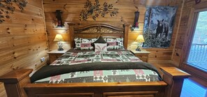 6 bedrooms, memory-foam beds, iron/ironing board, free WiFi