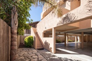 Property grounds - Enjoy the View of the Blue Pacific Ocean on a Private Balcony in Downtown Pismo! (Pismo Beach)