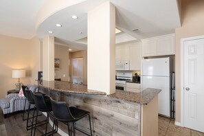 Ice maker - Enjoy the View of the Blue Pacific Ocean on a Private Balcony in Downtown Pismo! (Pismo Beach)