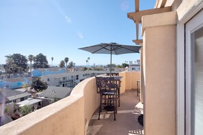 Outdoor dining - Enjoy the View of the Blue Pacific Ocean on a Private Balcony in Downtown Pismo! (Pismo Beach)