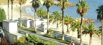 Large apartment , 1st floor, small garden, beach at 150 m. splendid view