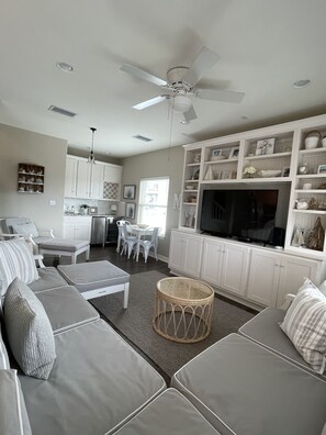 Smart TV, DVD player, books, video library - Why Rent The Rest When You Can Have The Best? (Port Aransas)