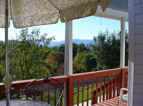 Mountain View Cottage in Asheville, NC