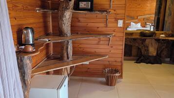 Camera Superior, non fumatori, vista fiume | Copriletto in piuma, materassi in memory foam, minibar, tende oscuranti