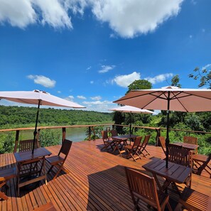 Smart TV - Tupa Lodge selva y río  (Puerto Iguazú)