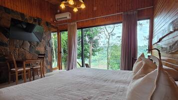 Habitación superior, no fumadores | Edredones de plumas, colchones viscoelásticos, minibar y cortinas opacas