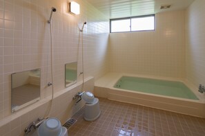 Triple Room, Non Smoking, Shared Bathroom | Bathroom