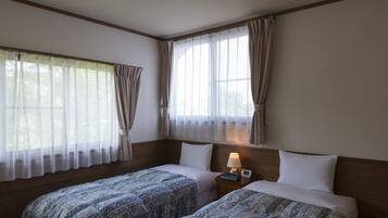 Blackout drapes, free WiFi