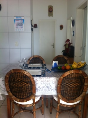 Dining - Casa a 50 metros da praia da Armação (Florianópolis)